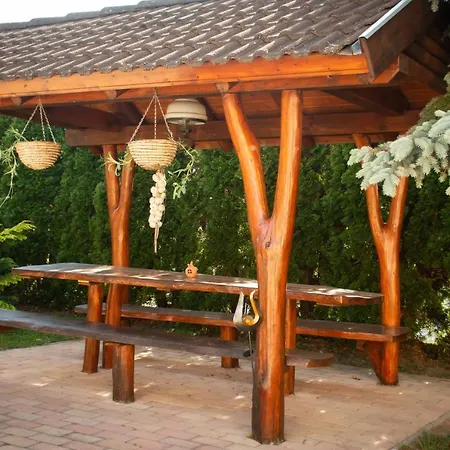 Hajnalka Apartmanhaz Apartment
