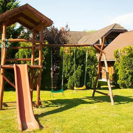 Hajnalka Apartmanhaz Kehidakustany