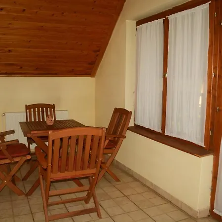 Hajnalka Apartmanhaz Kehidakustany